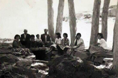 خانواده شمس الله رضوانی و امینی در سرچشمه کروگان حدود ۷۰ سال پیش